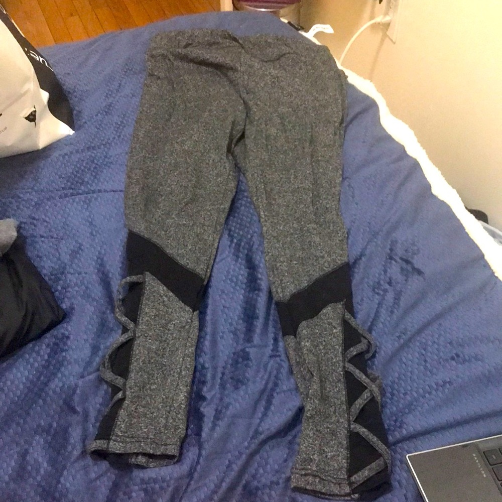 Crisscross grey leggings